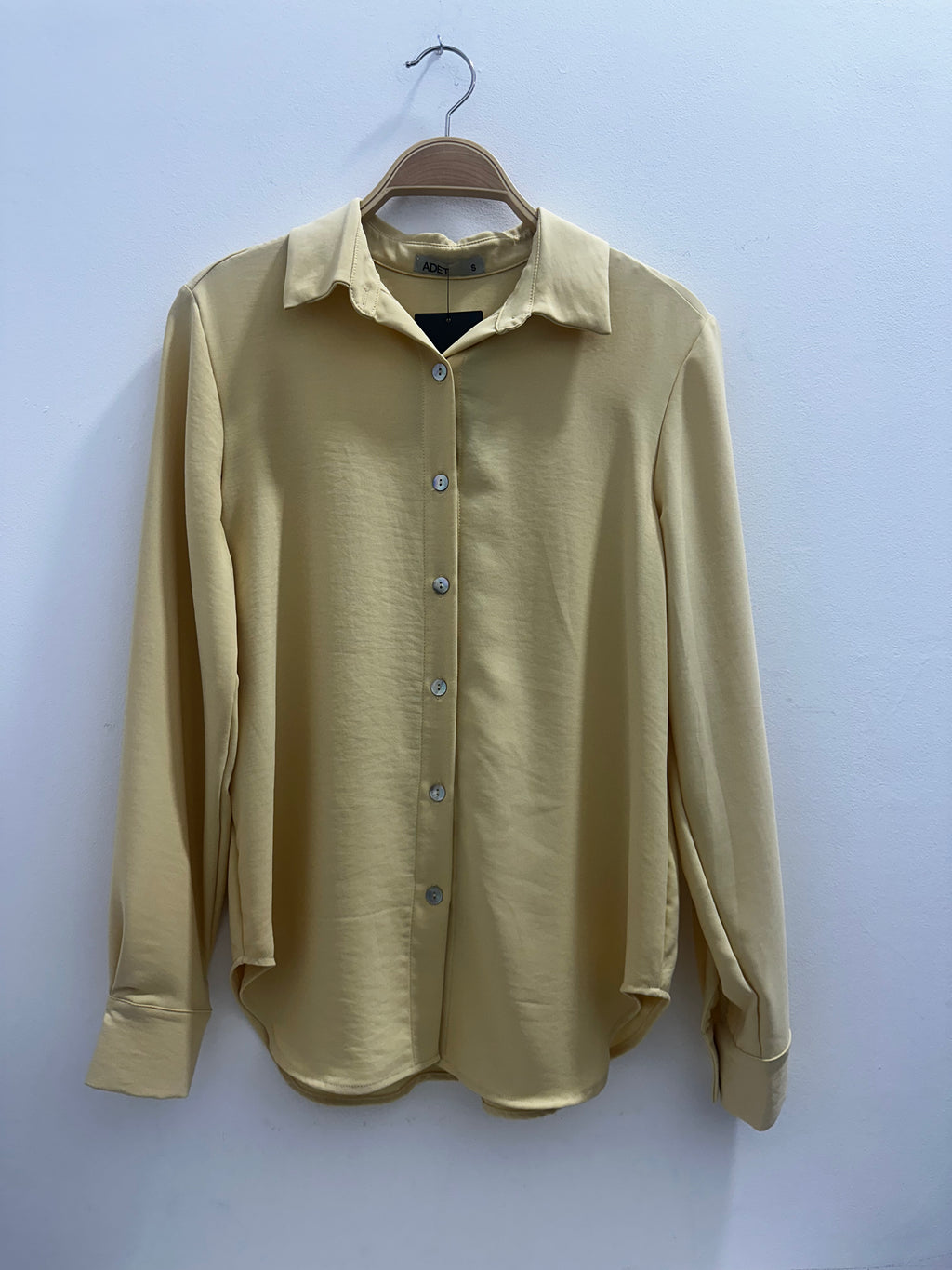 Camisa lisa en color Amarillo
