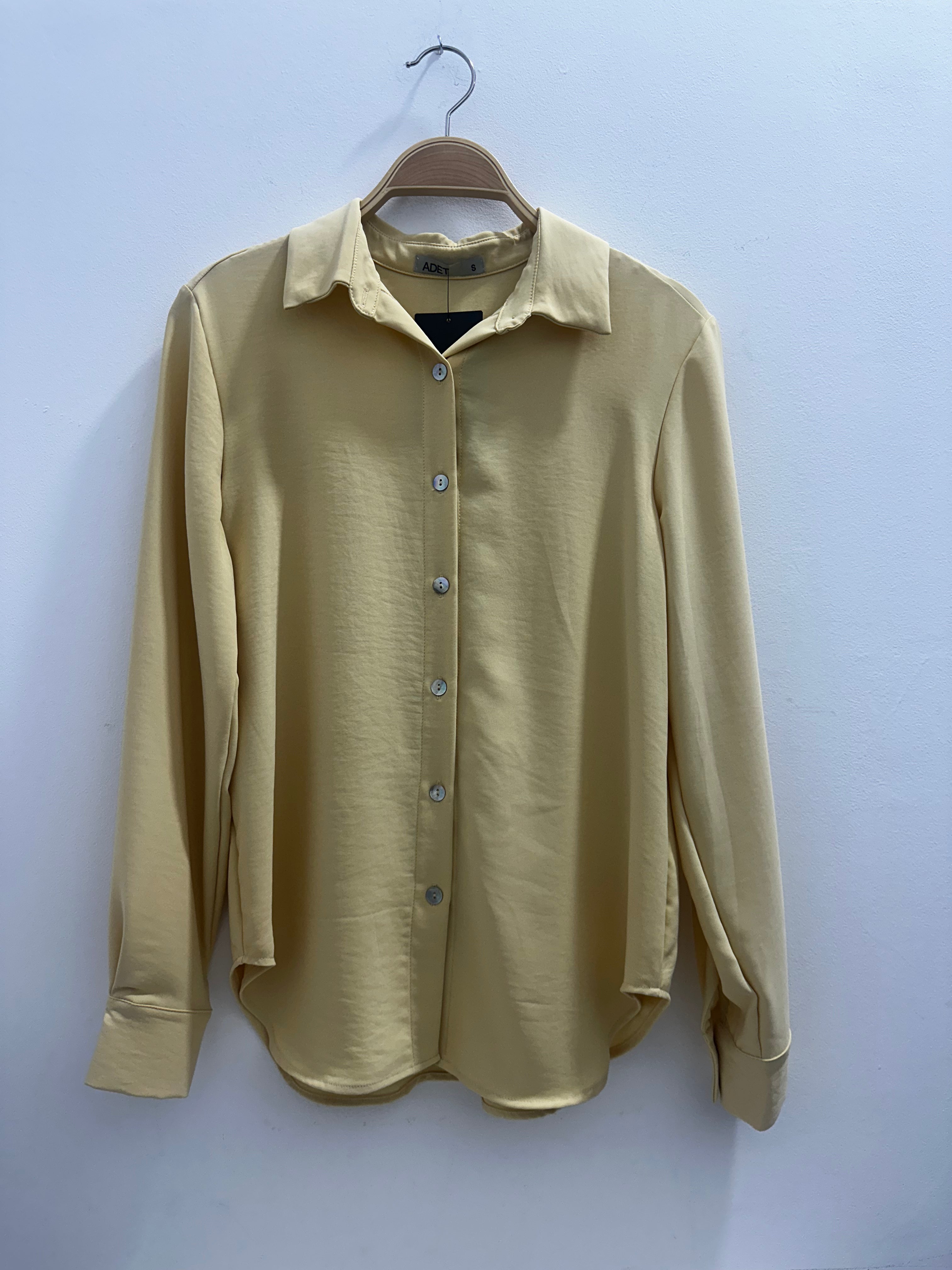 Camisa lisa en color Amarillo