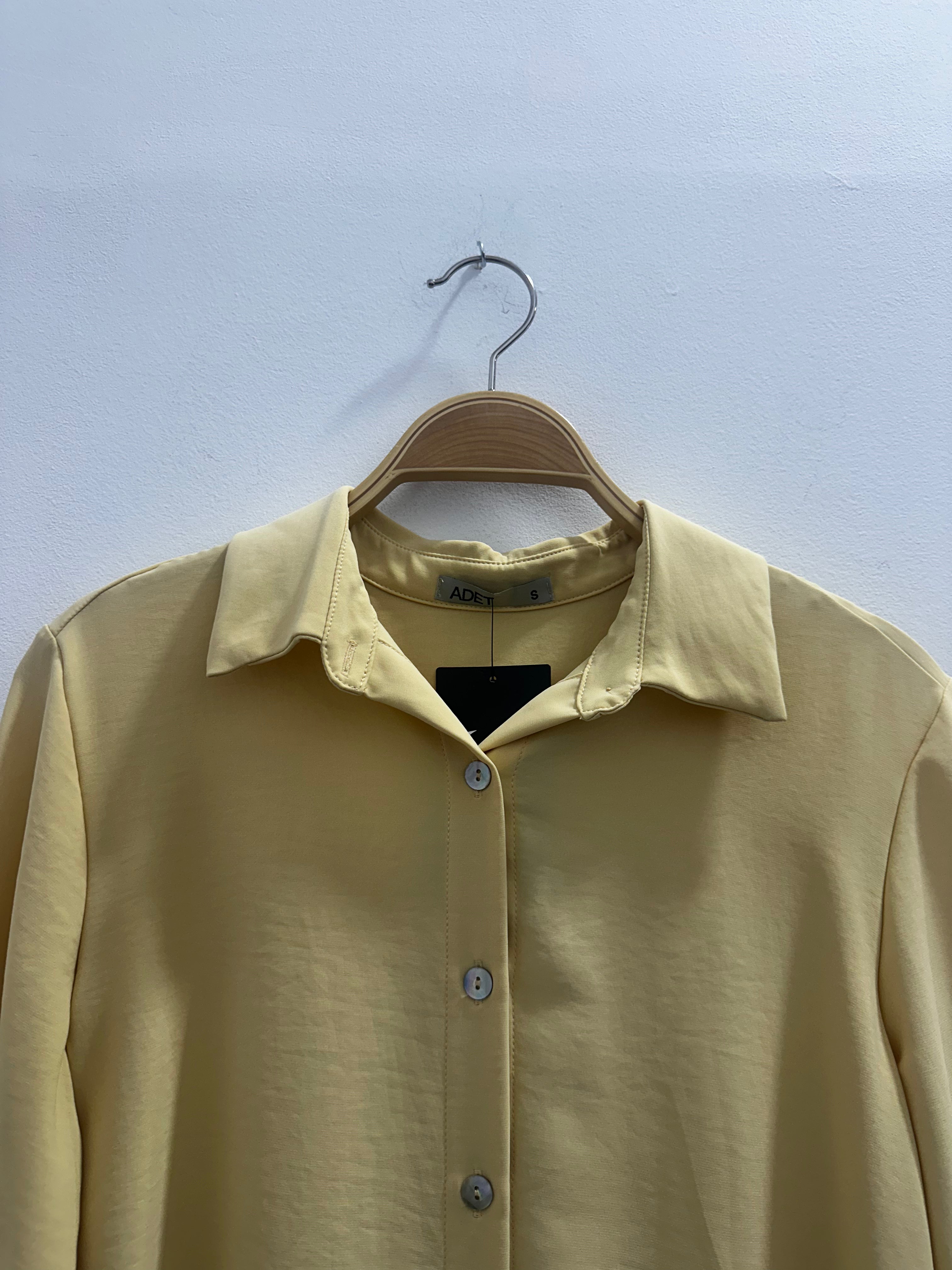 Camisa lisa en color Amarillo